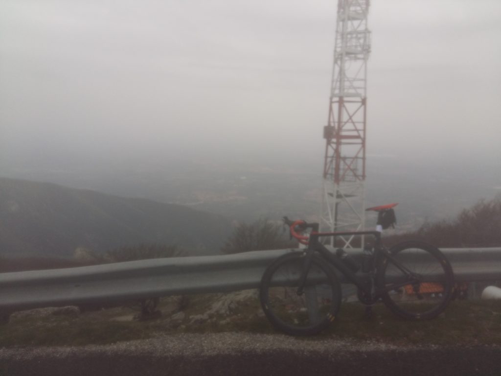 La vue bouchée en haut du Néoulous